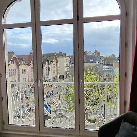 Au Coeur De Ville Троа Екстериор снимка