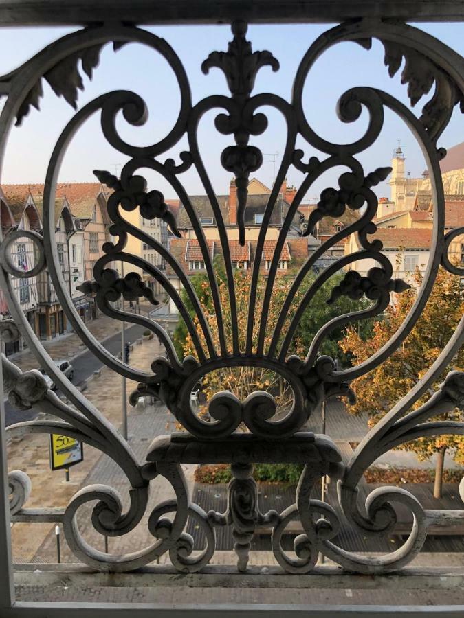 Au Coeur De Ville Троа Екстериор снимка